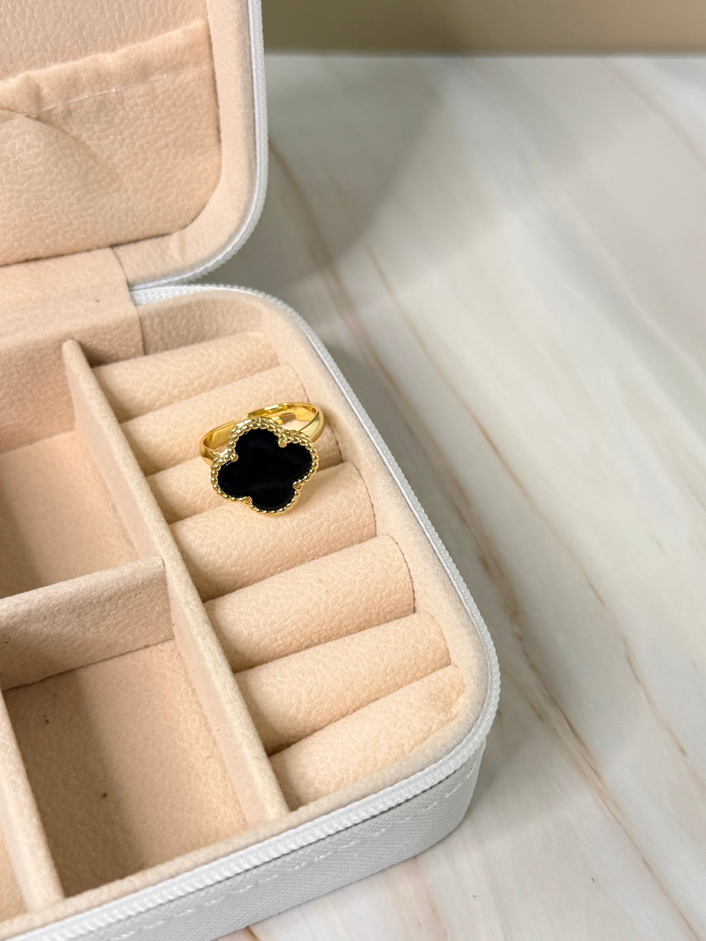 Anillo de declaración de trébol