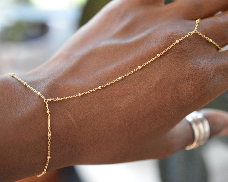 Pulsera delicada de cadena de mano